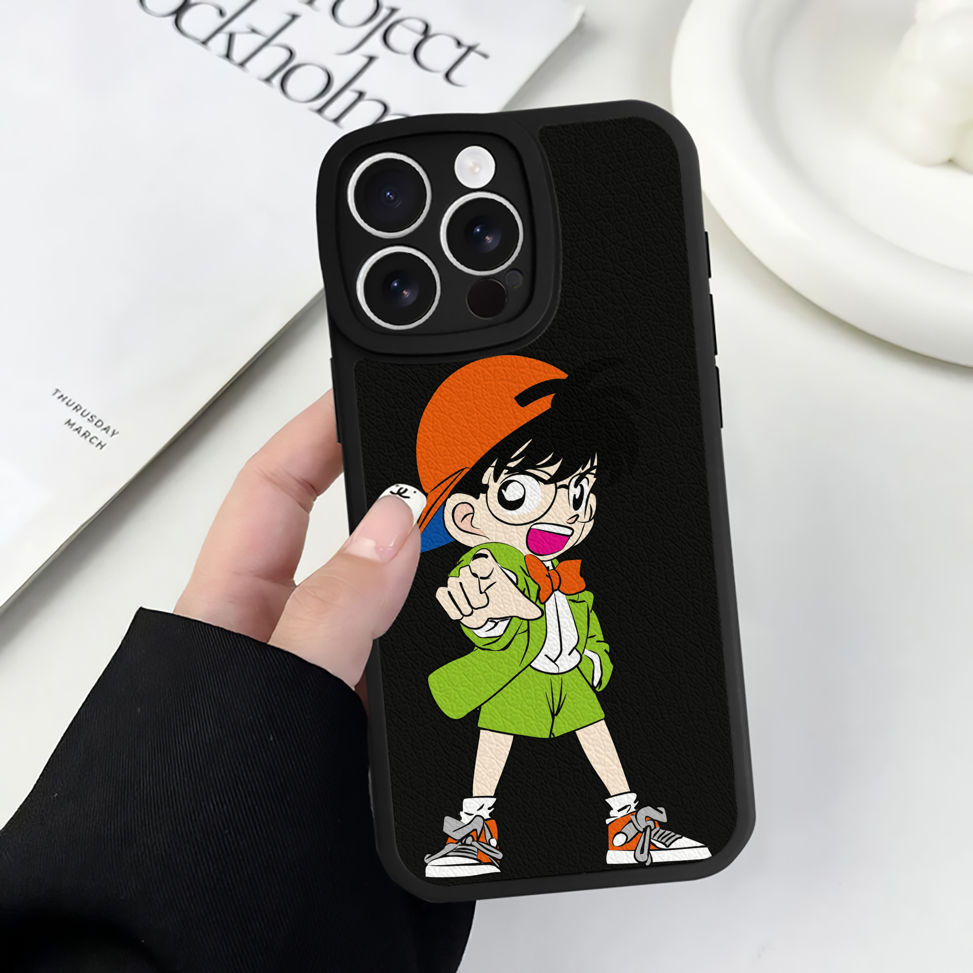 （画像用） 名探偵コナン 江戸川 コナン Detective Conan Conan Edogawa 【iPhone 16シリーズ対応】シリコンスマホケース（レザー調） 材質：シリコン